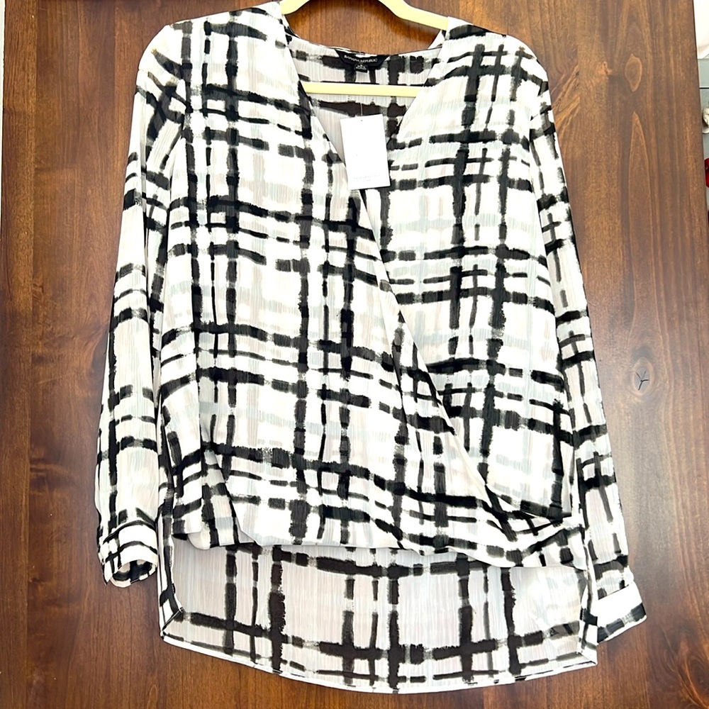Banana Republic sheer blouse. NEVER WORN, WITH TAGS